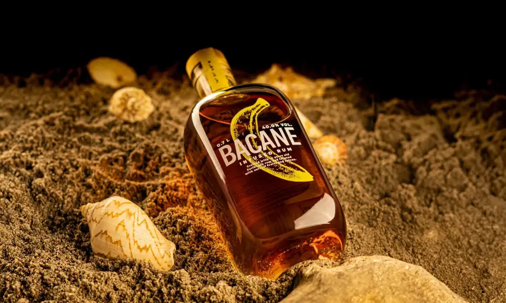 HeulNichtRum Bacane im Sand liegend HeulNichtRum Bacane im Sand liegend