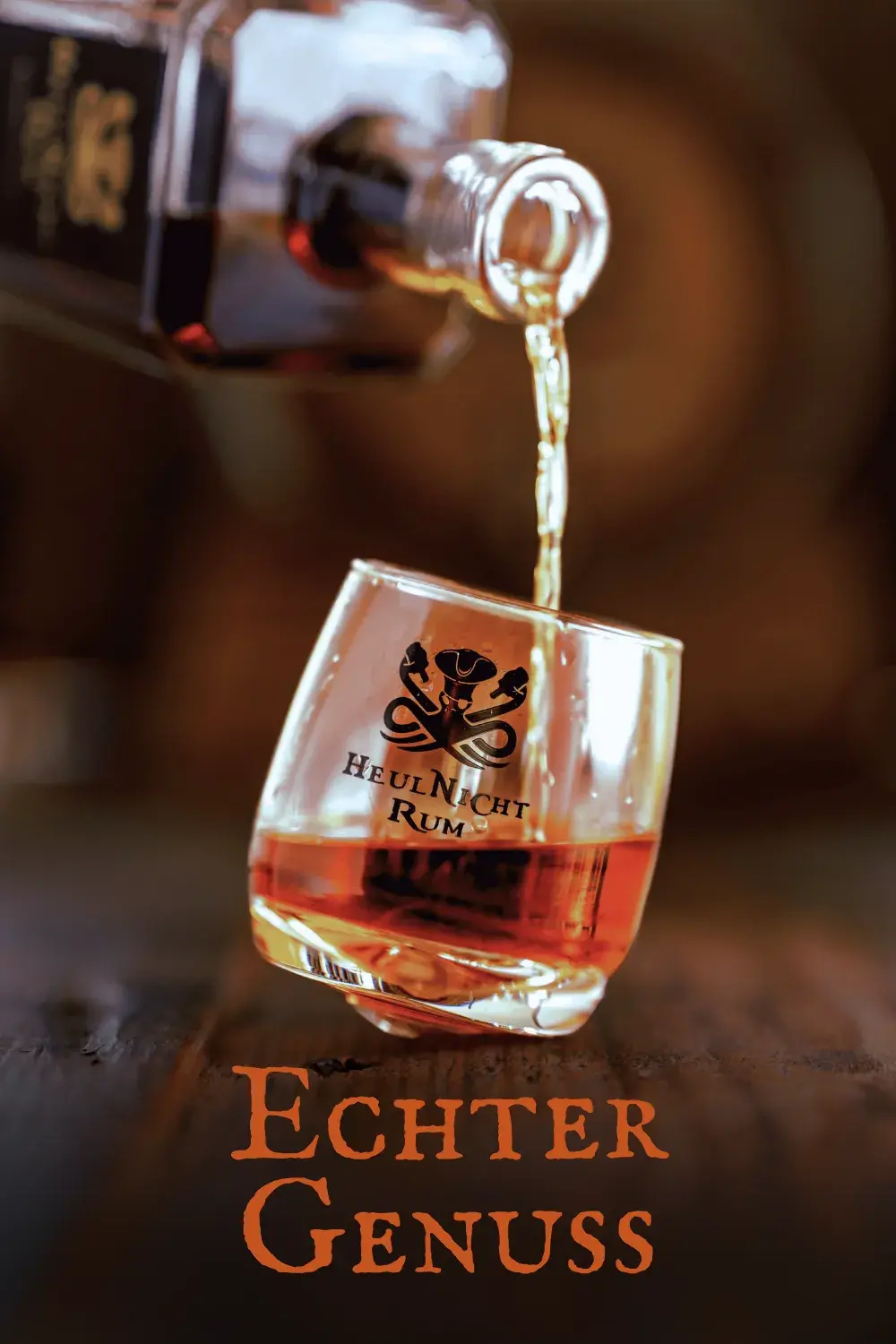 HeulNichtRum wird in ein Taumler Glas eingegossen HeulNichtRum wird in ein Taumler Glas eingegossen